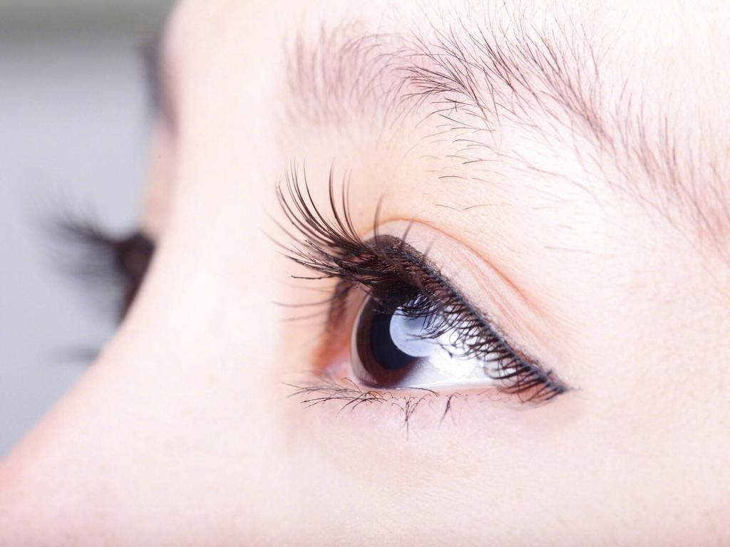 How effective is the suture eyelid surgery (blepharoplasty)?