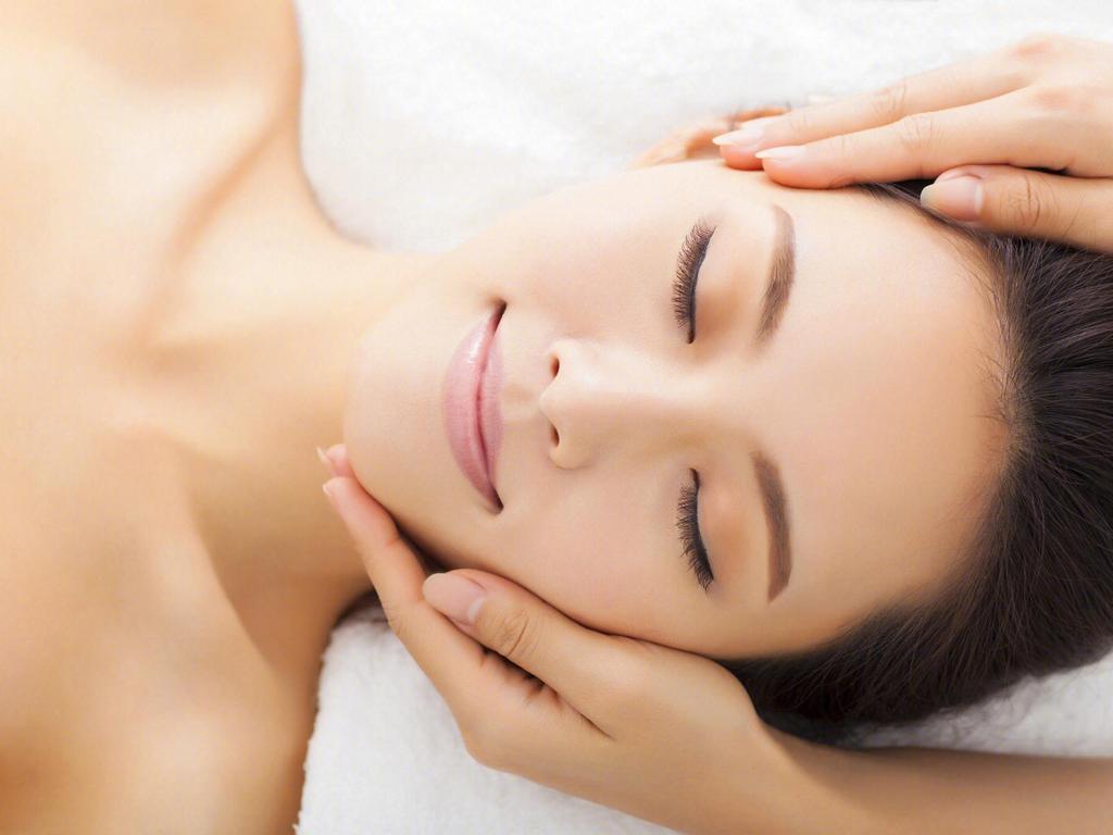Is saline solution effective for treating skin allergies?